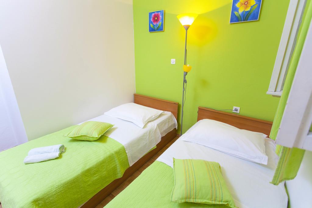 Carolija Apartment Makarska Chambre photo